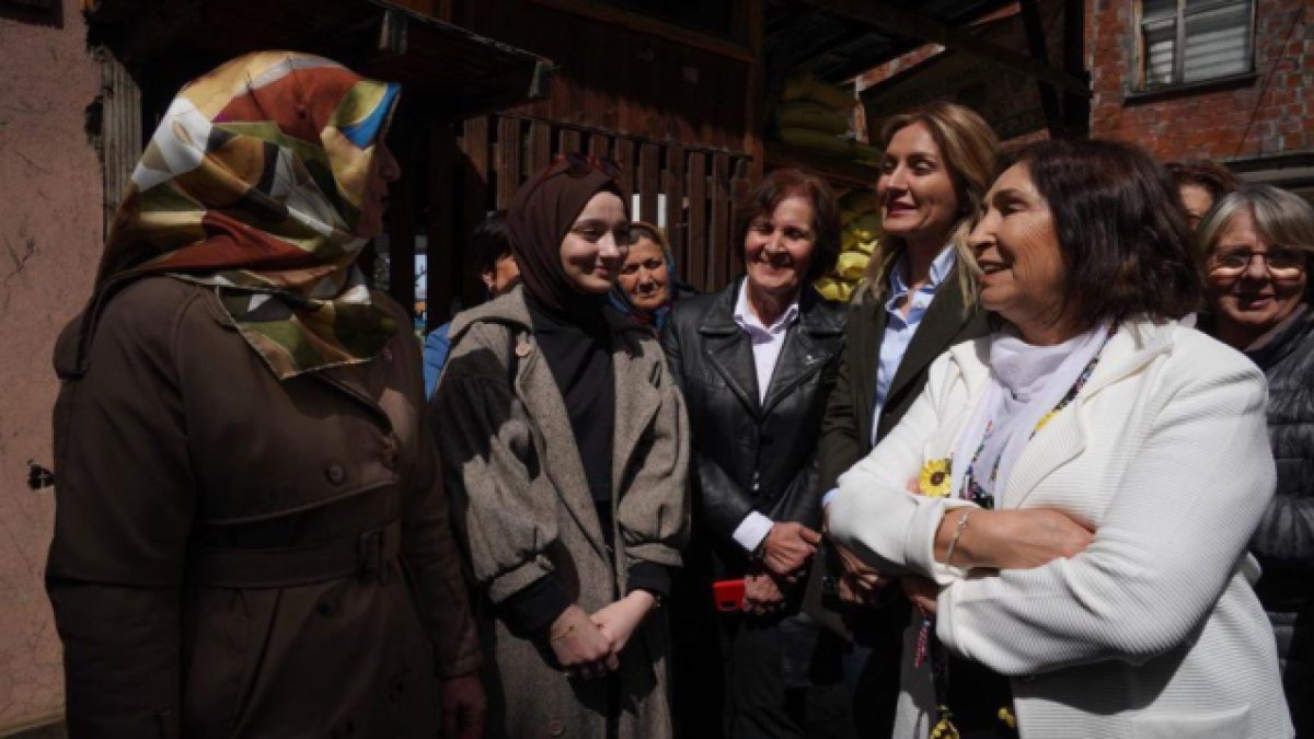 Selvi Kılıçdaroğlu'nun kadınlarla diyalogu gündem oldu