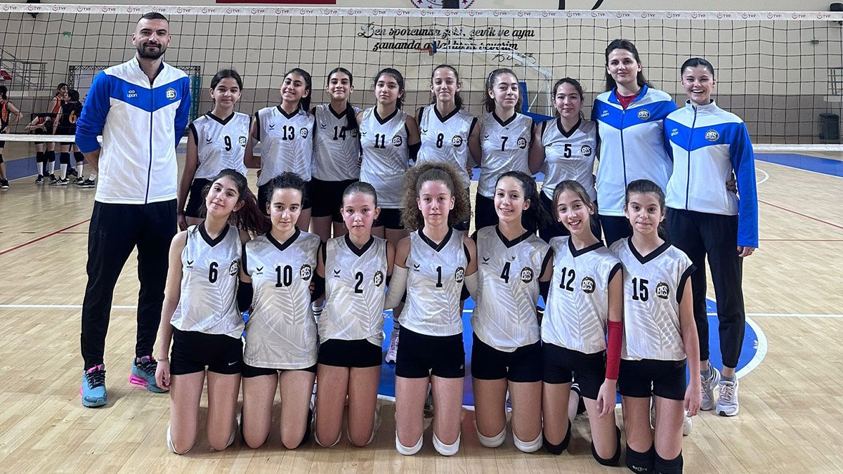 Midi Kız Voleybol Takımı ard arda 2.kez Türkiye'nin en iyi 32 takımı arasında