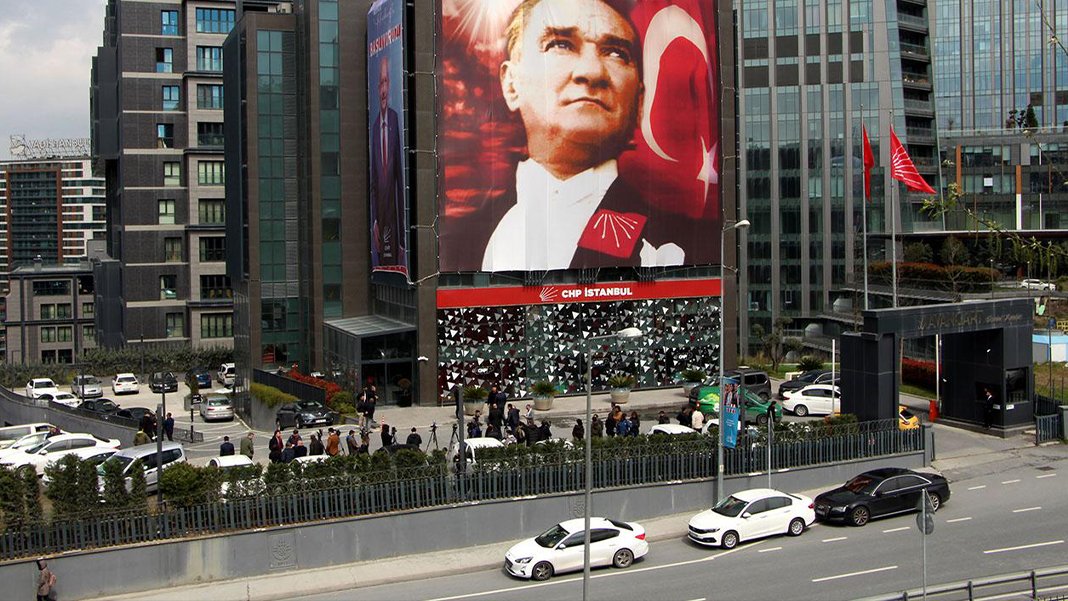 CHP il başkanlığı yakınında ateş açanlar serbest