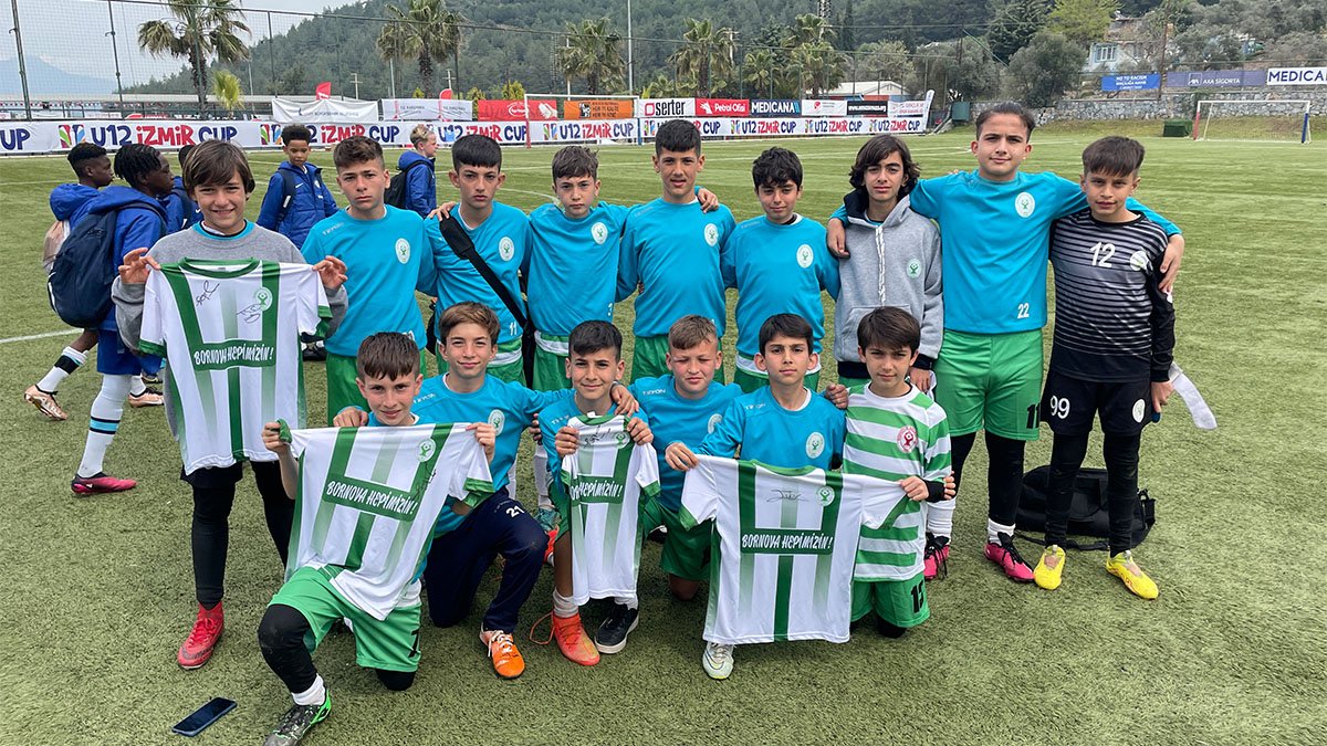 Profesyonel kulüplerin alt yapı takımlarını geride bıraktı