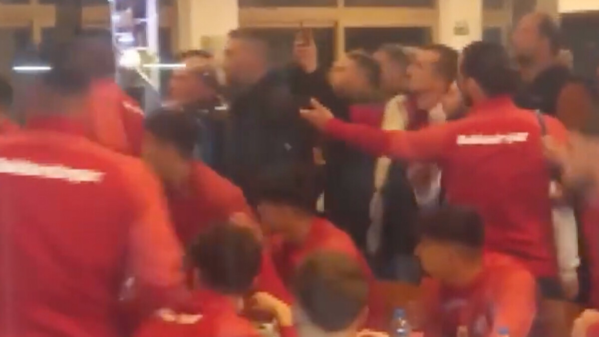 Balıkesirspor'a saldırının yeni görüntüleri ortaya çıktı: Futbolcuları kafile otobüsüne kadar kovaladılar