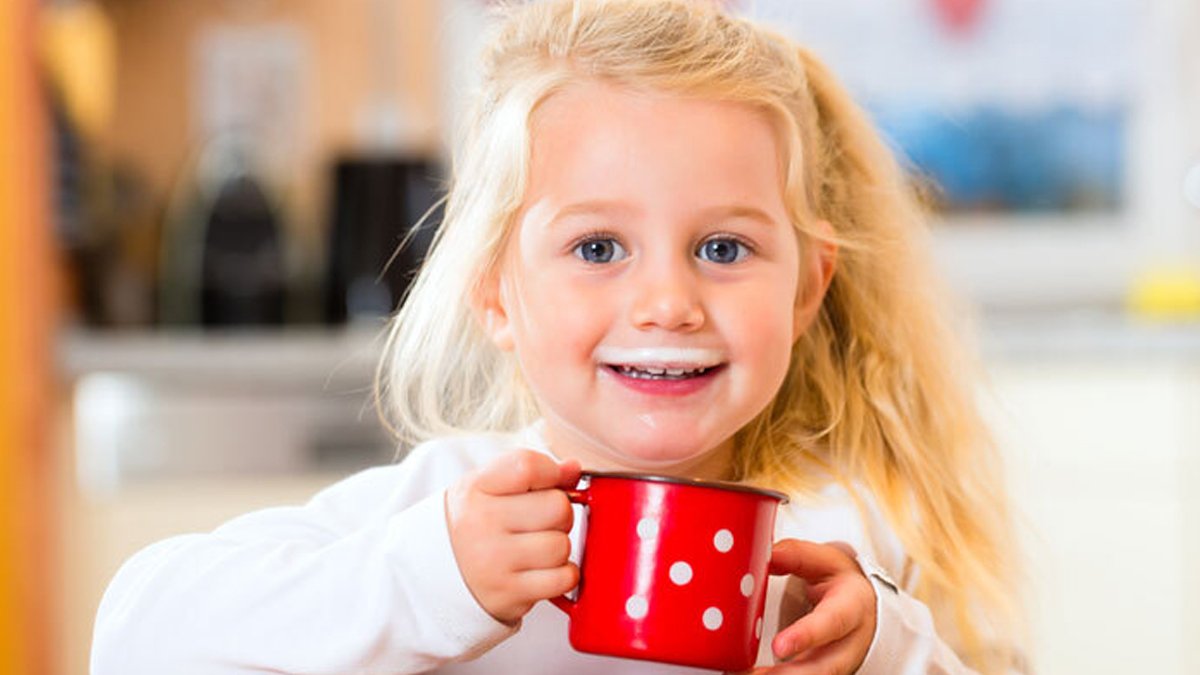 İnek sütü bebeklere ne zaman verilir?