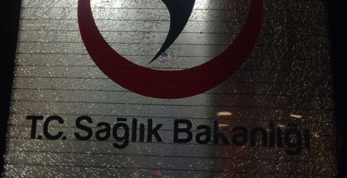 Van İpekyolu Hacıbekir'de PKK'dan ambulansa silahlı saldırı:1 yaralı - Son dakika haberleri
