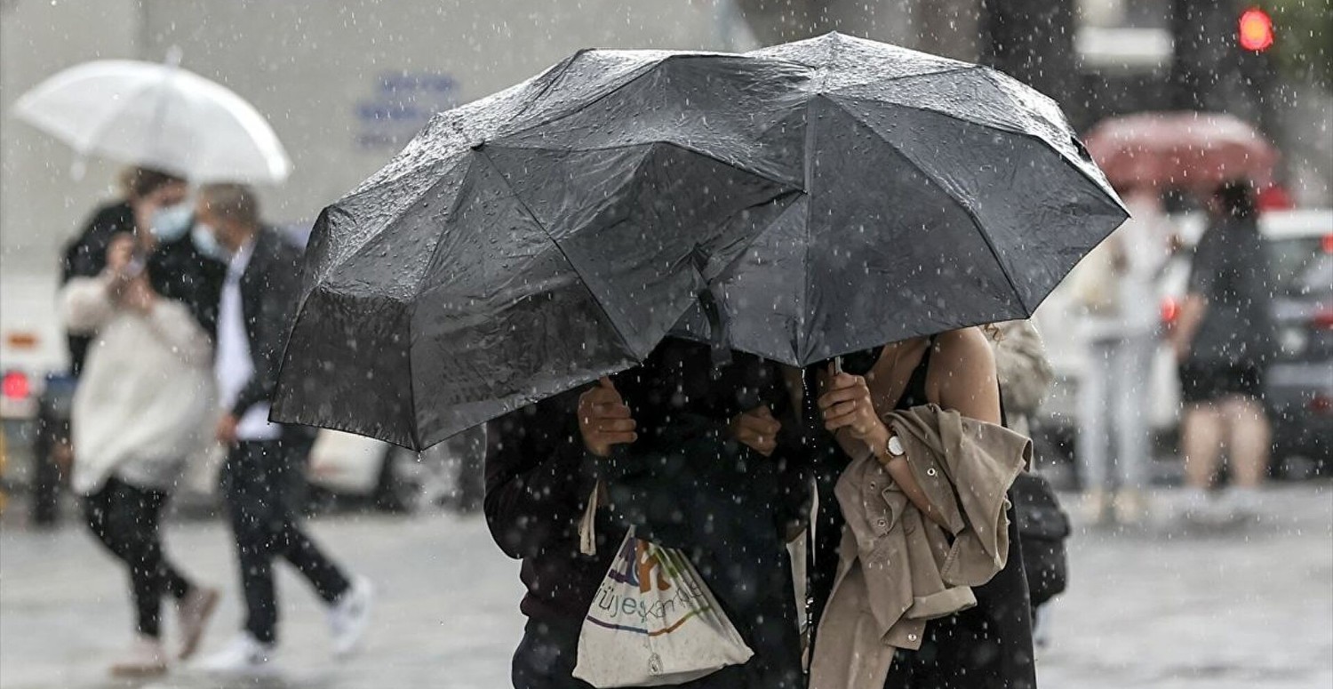 İstanbullular şemsiyesiz sokağa çıkmasın! O saatler arasında sağanak bastıracak: Tam 58 saat sürecek!