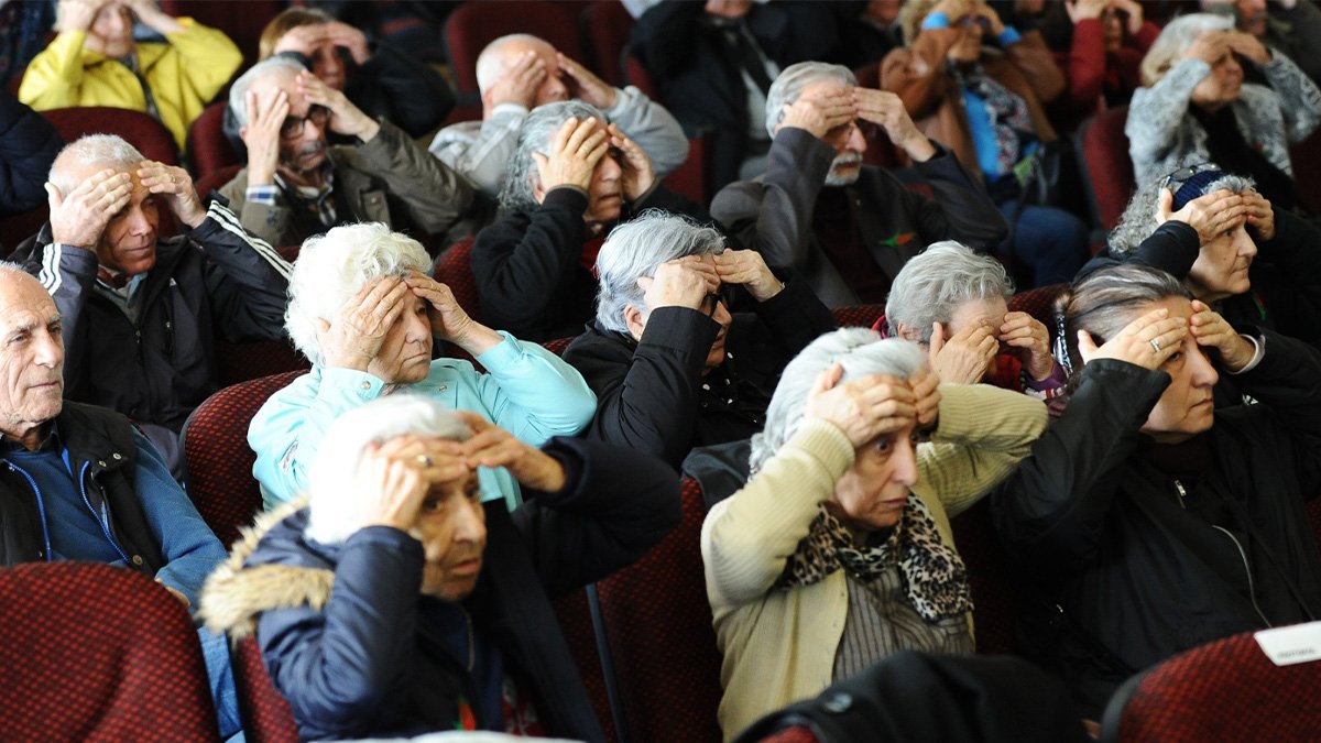 Karşıyaka'da parkinson hastaları unutulmadı