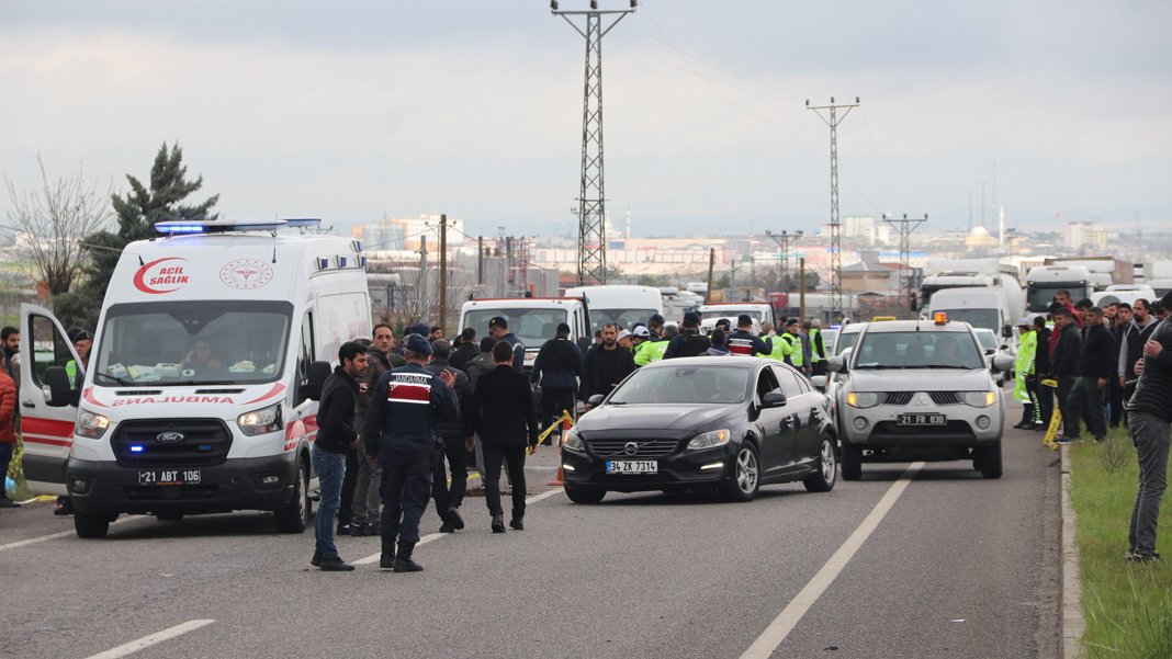 Yol çalışması yapan işçilere çarpıp kaçtı: 3 ölü 1 yaralı