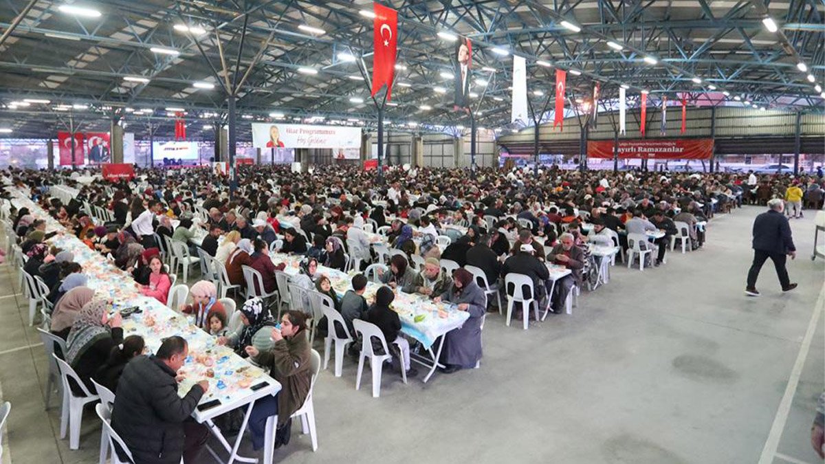 Merkezefendi Belediyesi'nin mahalle iftarları devam ediyor