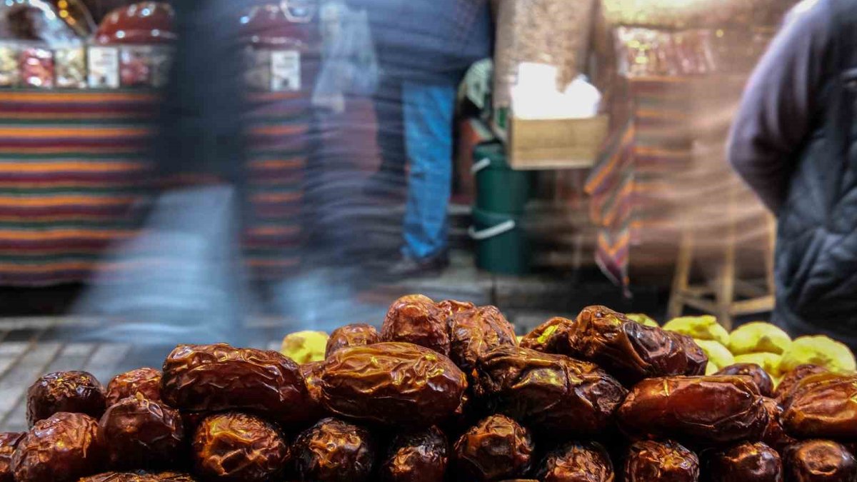 Fiyat arttı ikram kalktı: Hurma artık taneyle satılıyor