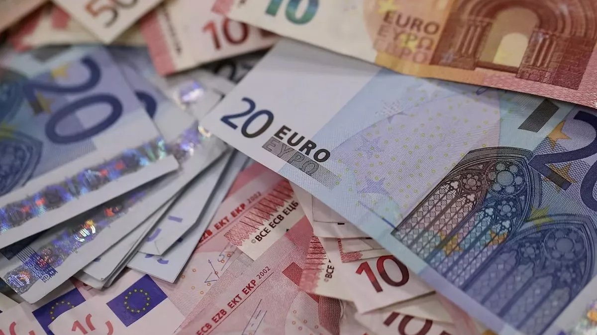 Piyasalarda rekor serisi devam ediyor: Euro tarihi zirvesini gördü