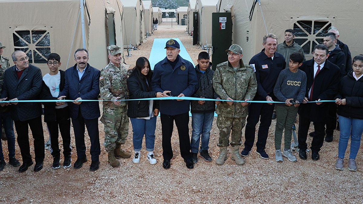 Erdoğan 'ona kapılarımız kapandı' demişti ama... Bakan Akar ABD elçisi ile açılışta