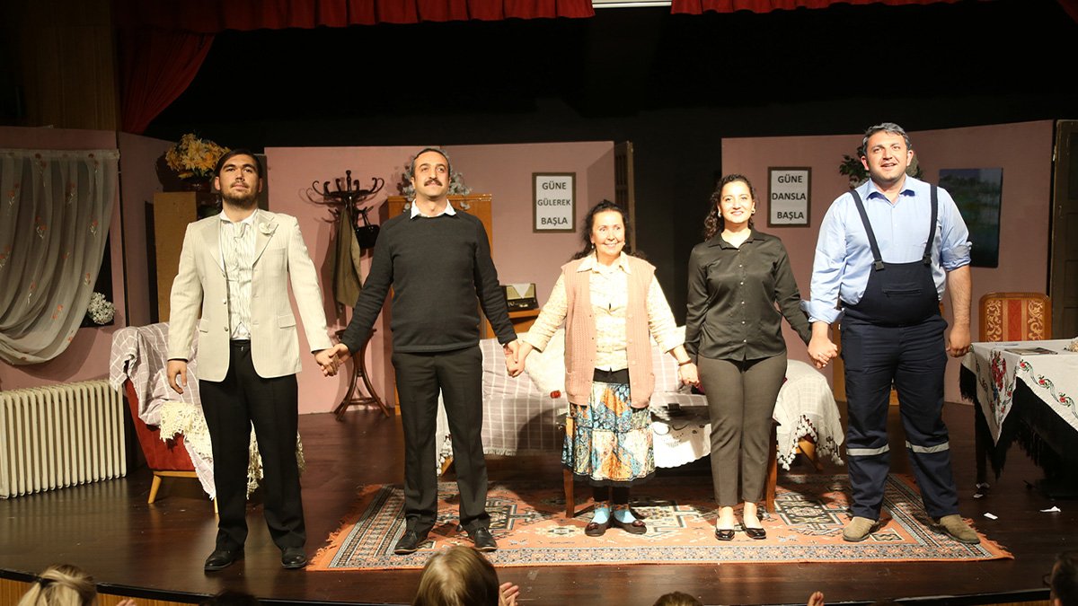 Merkezefendi Kent Tiyatrosu oyunlarıyla keyifli anlar yaşatıyor