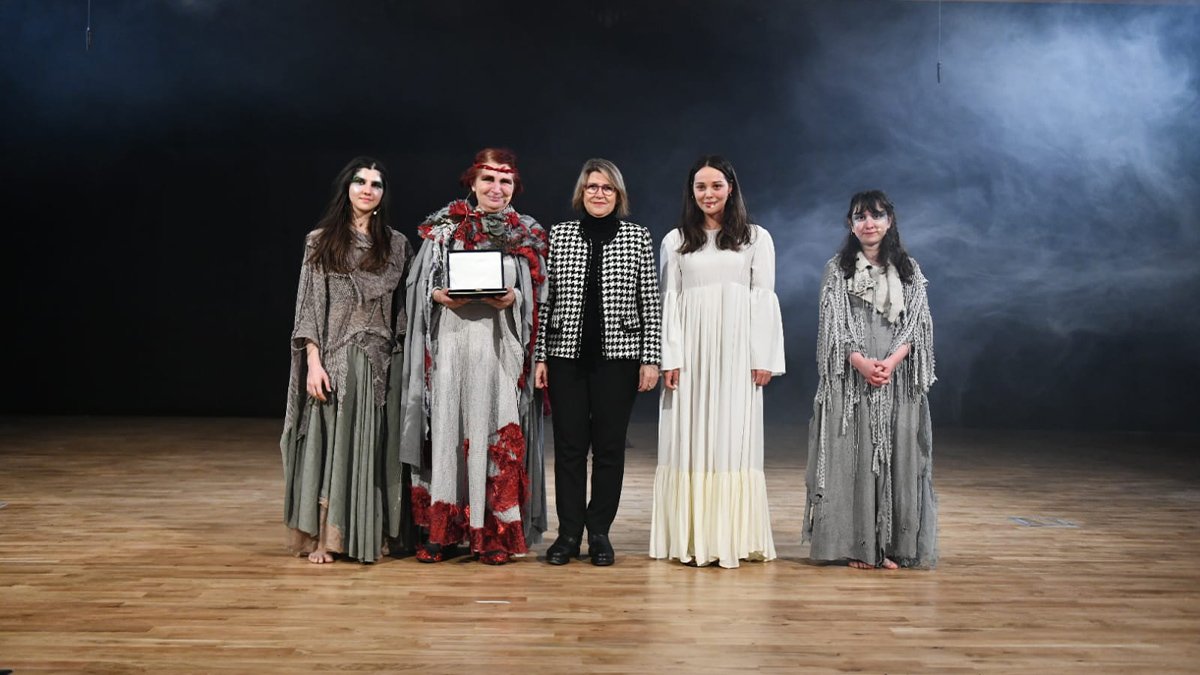 “Ölü Kadınlar Diyarı” tiyatroseverler ile buluştu