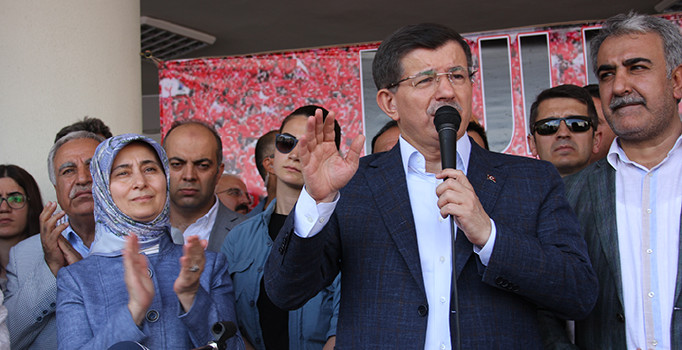 Davutoğlu hakkında yürütülen kara propagandaya cevap
