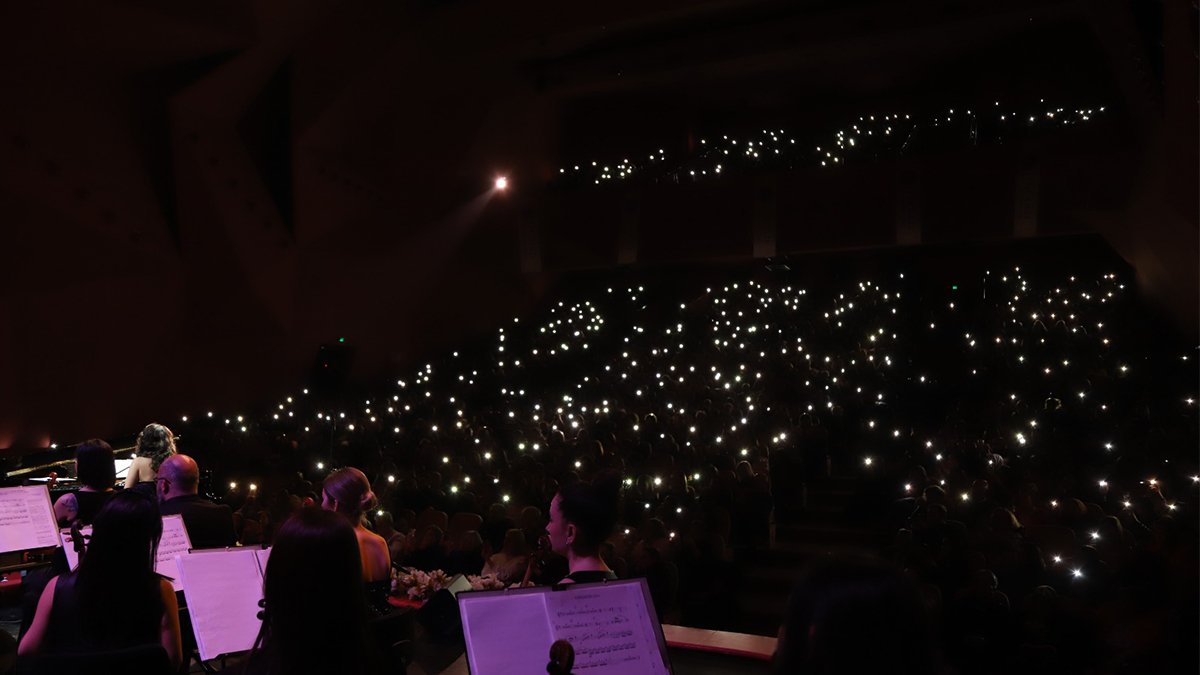 Senfoni orkestrası Karsu'yla görkemli bir konser verdi