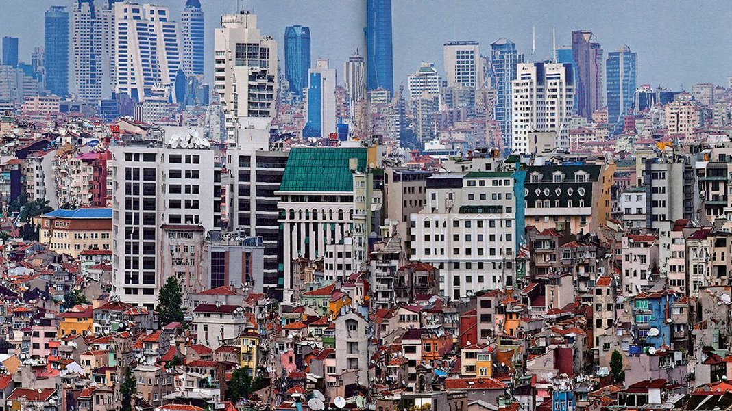 Reuters Maraş depremlerinin yansımasını böyle gördü: İstanbullular köşeye sıkıştı