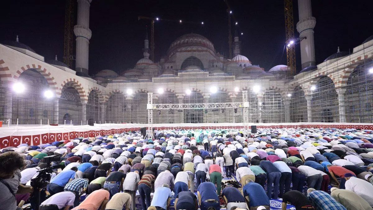 Yatsı namazı en son ne zaman kılınır?