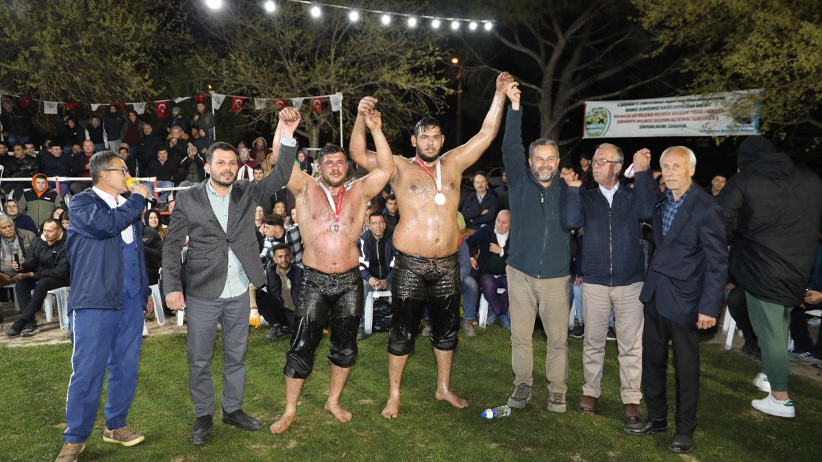 Sübeylidere güreşleri nefes kesti