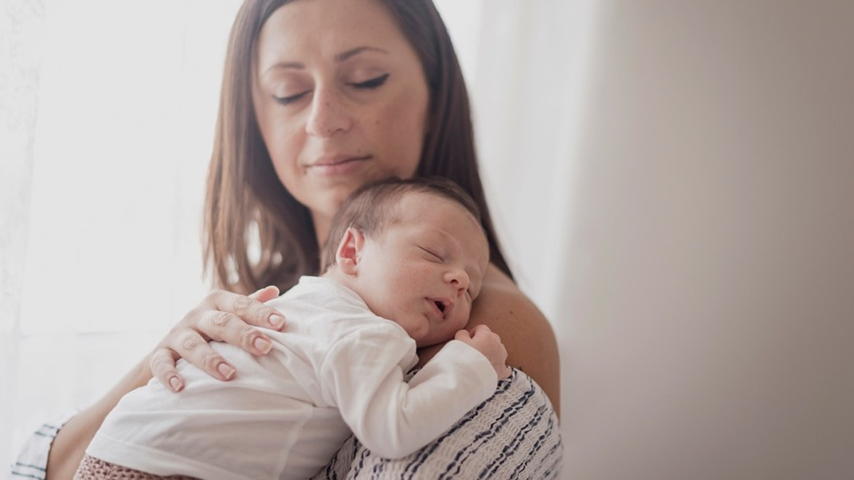 Yeni doğan bebek gazı nasıl çıkarılır?