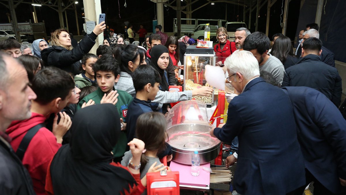 Nilüfer’de yüzlerce kişi aynı sofrayı paylaşıyor