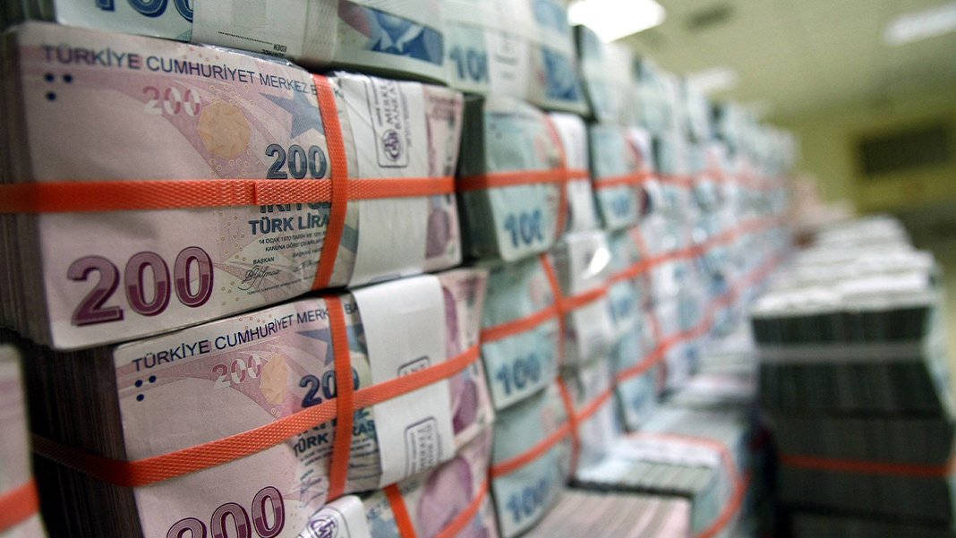 Bütçe bir ayda 47 milyar lira açık verdi: Hem gelir hem gider arttı