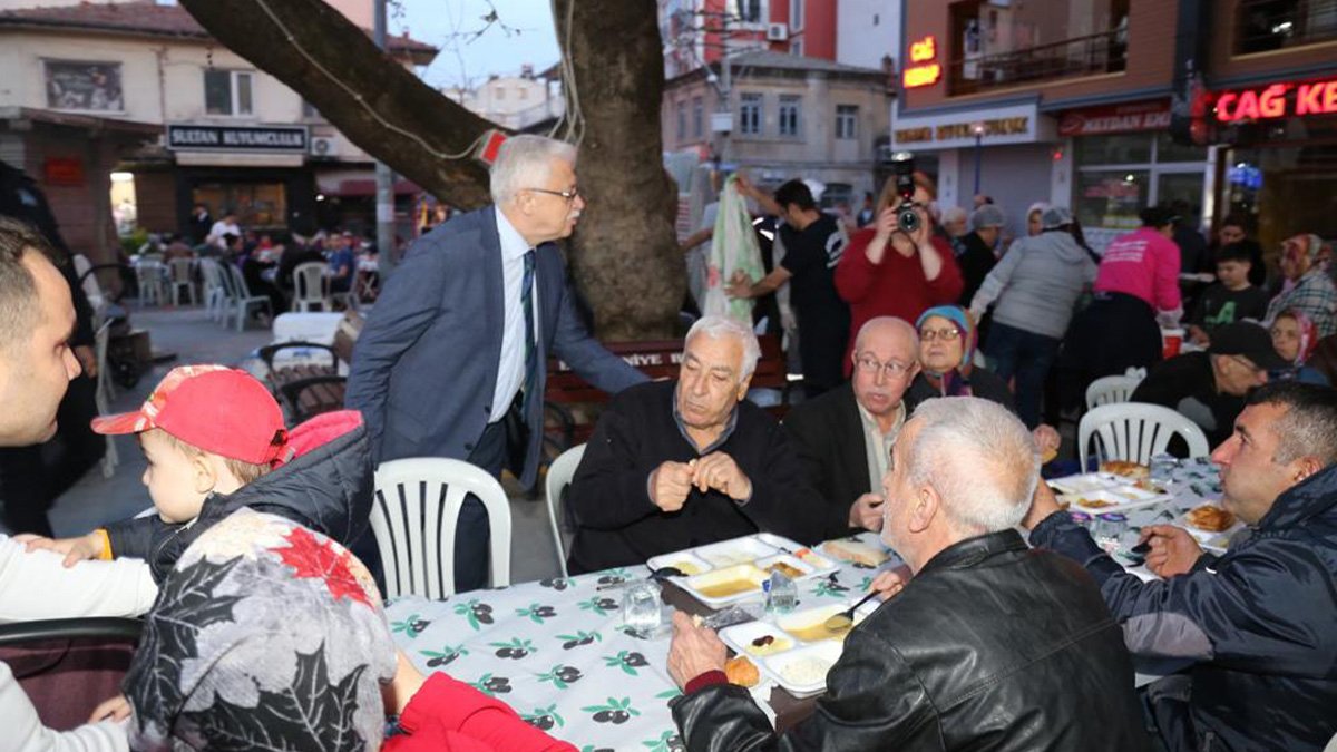 Burhaniye'de 5000 kişilik iftar