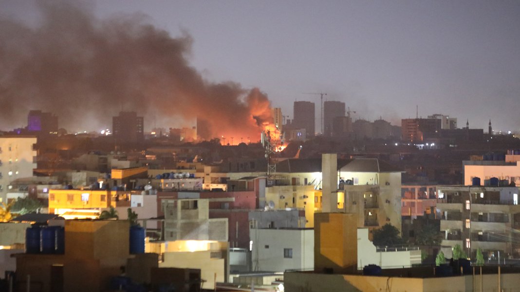 Dışişleri Bakanlığı'ndan Sudan'da savaşın ortasında kalan Türk vatandaşlarına uyarı