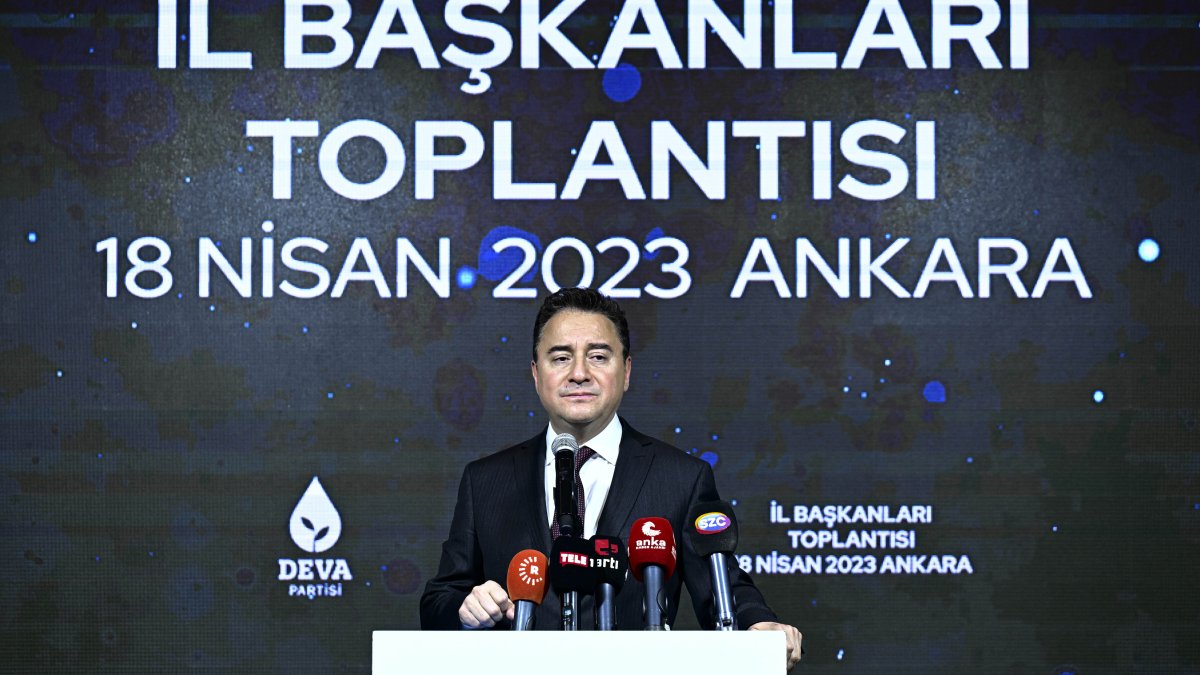 Babacan, seçimleri referanduma benzetti: Cumhurbaşkanlığı pusulasında iki tercih var, gerisi Erdoğan’a destek