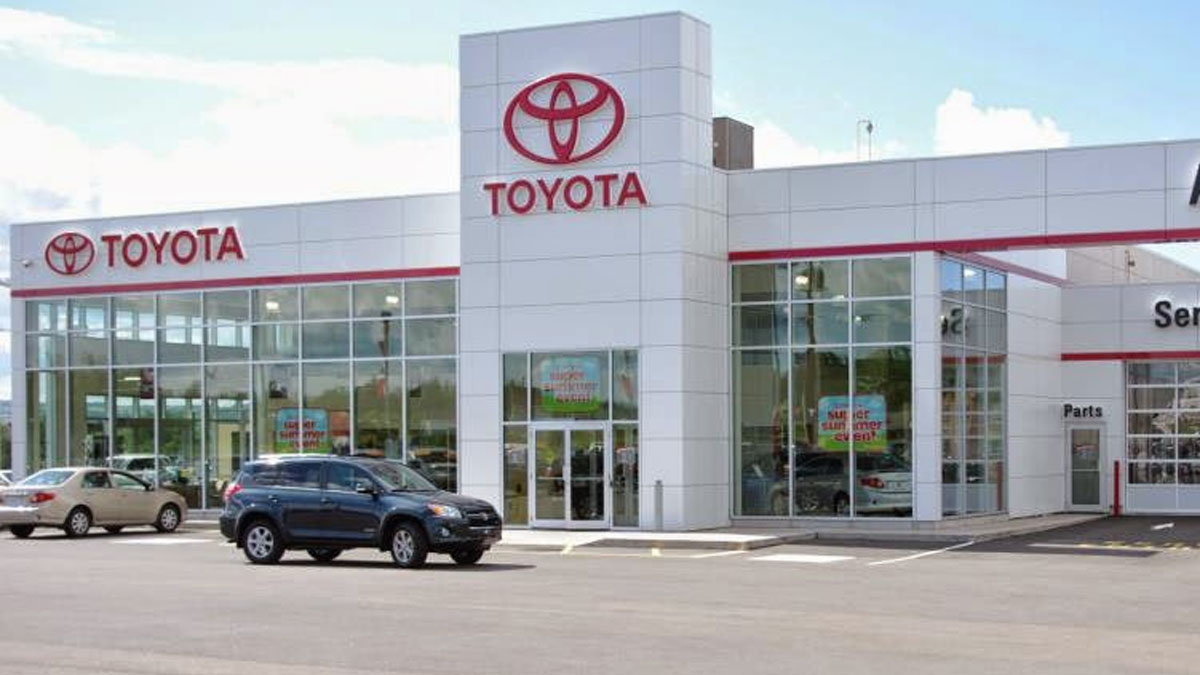 Toyota Corolla fiyat listesini gören bayiye koşuyor! Nisan ayı listesi güncellendi: Toyota Corolla modellerinde hesaplı fiyatlar