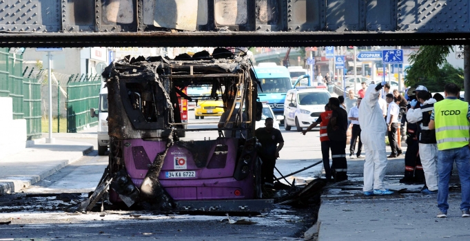 İETT otobüsünde 
şiddetli patlama
