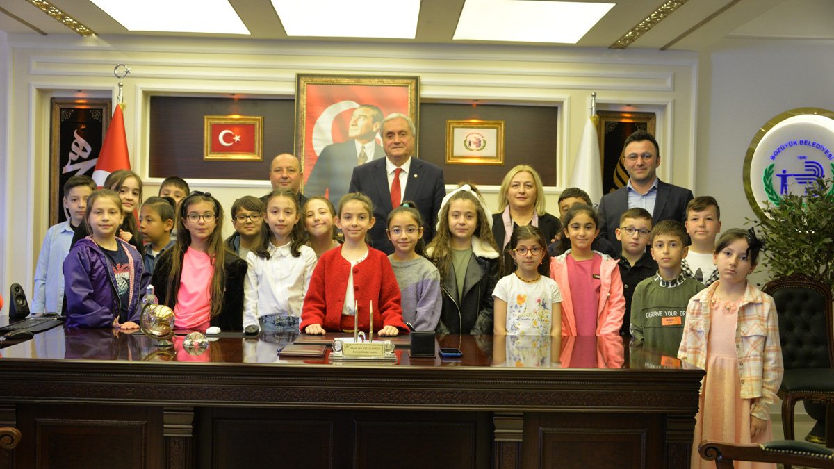 Çocuk Belediye Başkanı makam koltuğuna Bahar başkan oturdu