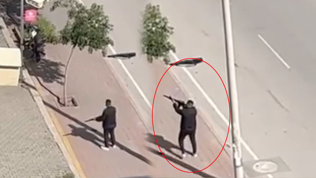 Çukurova'da AK Parti binasına saldıran kişi gözaltına alındı