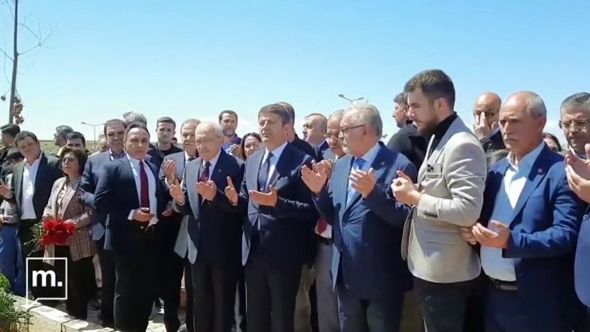 Mezarlıkta dua eden Kılıçdaroğlu'na çirkin tavır: Bu Fatiha okumayı bilmiyor ki, buna neden okutturuyorsun?