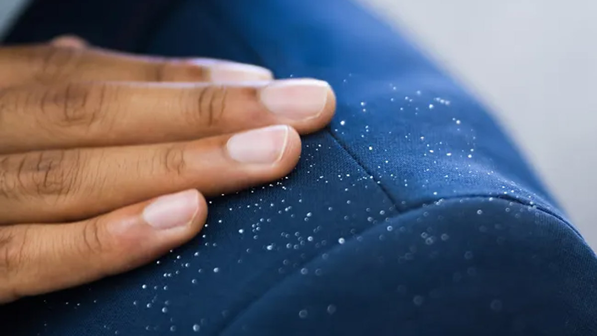 Kepek sorununuzu evdeki bu malzemelerle tarihe gömün! Deneyen herkes kozmetik ürünlere para dökmekten kurtuluyor