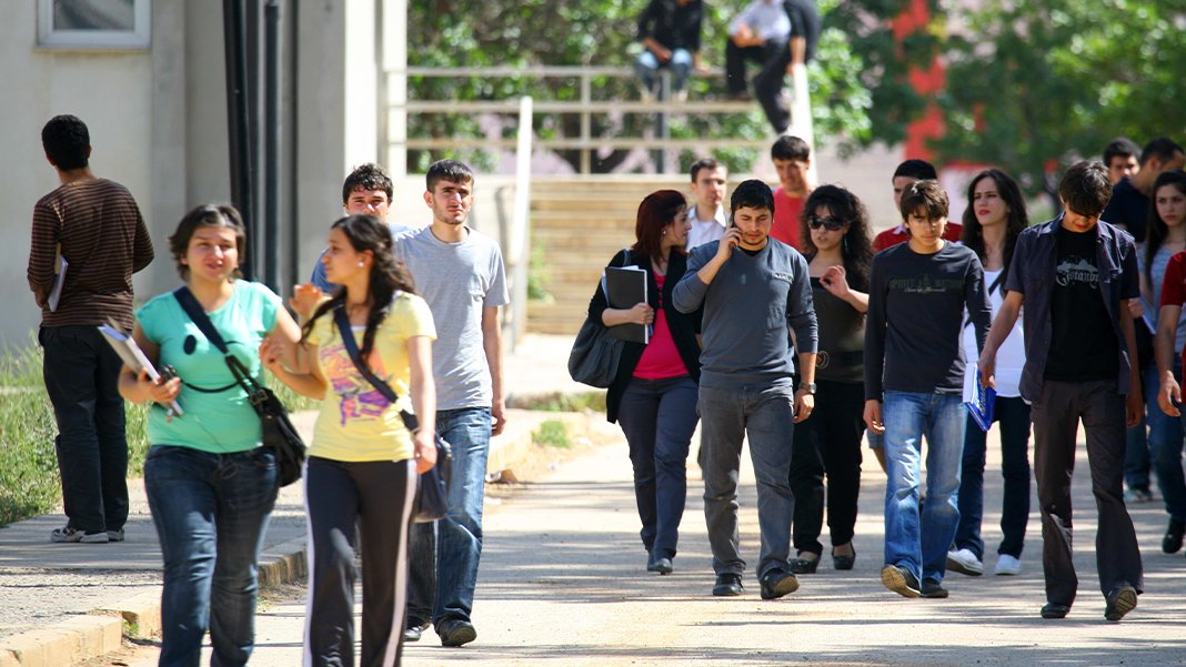 Z kuşağı seçimin sonucunu değiştirebilecek mi? Şu anda Türkiye'de kara kara düşünen bir gençlik var