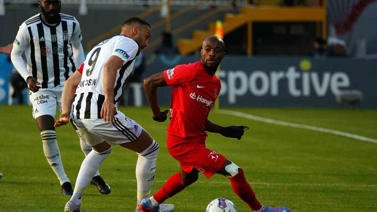 Kartal zafere kanatlandı! Ümraniyespor:0 Beşiktaş:2