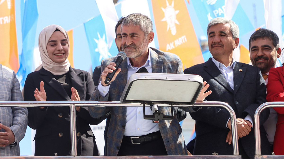 Nebati'den ilginç soğan açıklaması: Git cücüğüyle oyna biraz cücüğüyle…