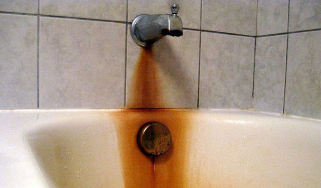 Fayans ve lavabolarınızdaki kiri-pası arındıracak tarif! En zorlu lekeler elinizden kaçamayacak: Tarifi tesisatçılar bile bilmez