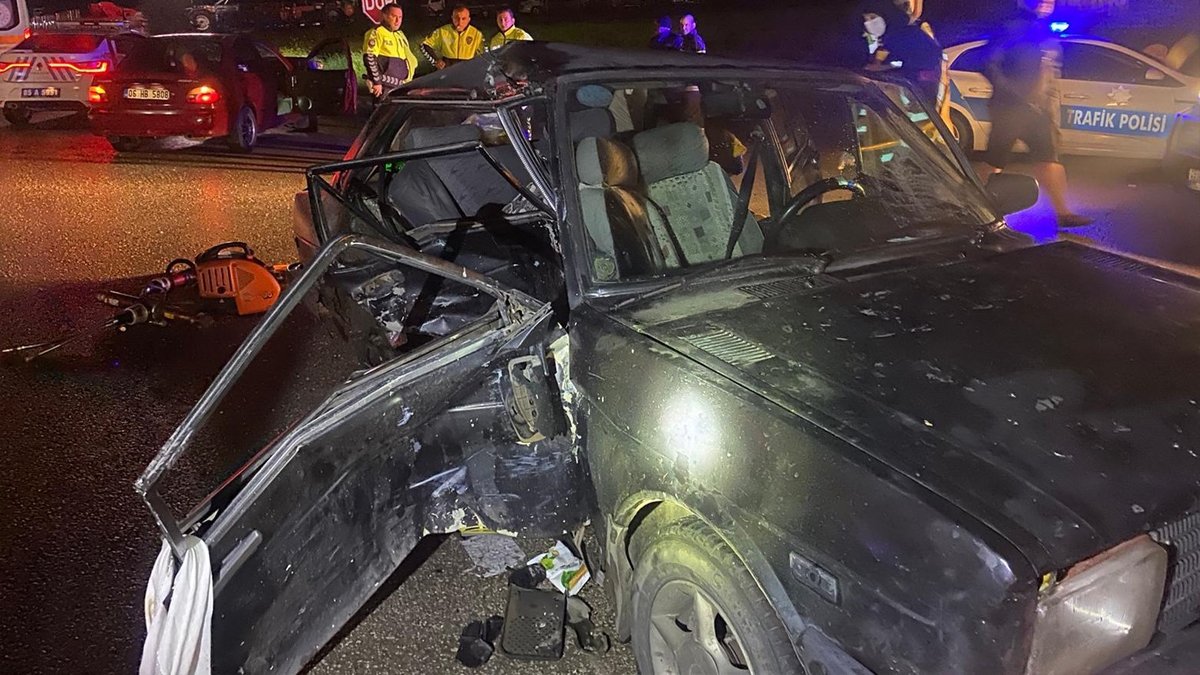 Amasya'da 3 aracın karıştığı zincirleme kaza: Evli çift hayatını kaybetti, 8 kişi yaralı