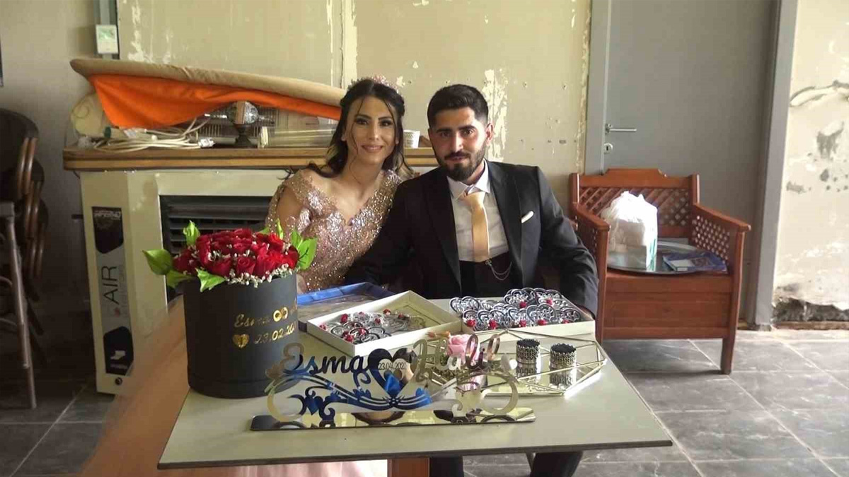 Enkaz kaldırmaya gitti, depremzede ile nişanlandı