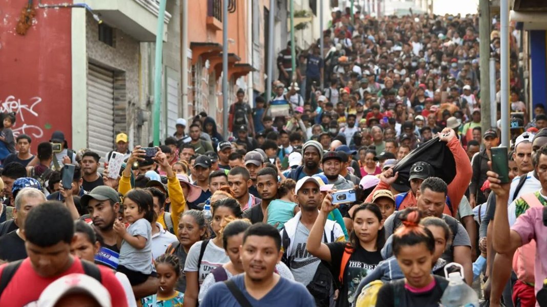 Meksika'da binlerce göçmen yürüyüşe geçti: Bize de herkes gibi davranılsın