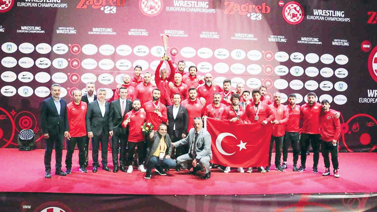 Minderde kürsüye Türkiye damgası