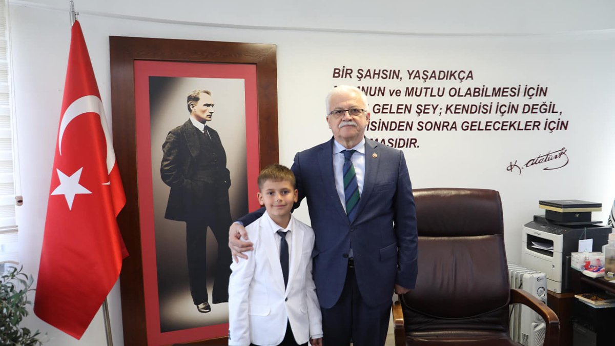 Çocuk başkan makamı devraldı