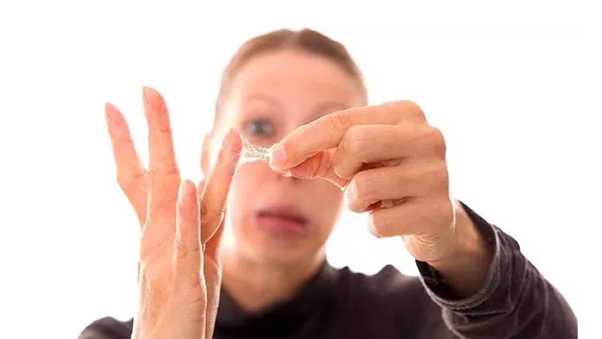 Ele yapışan japon yapıştırıcısı nasıl çıkar?