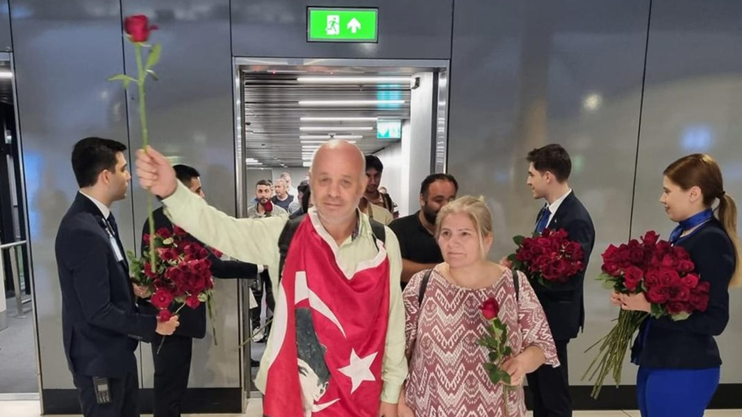 Sudan'dan kurtarılan Türk vatandaşları İstanbul'da