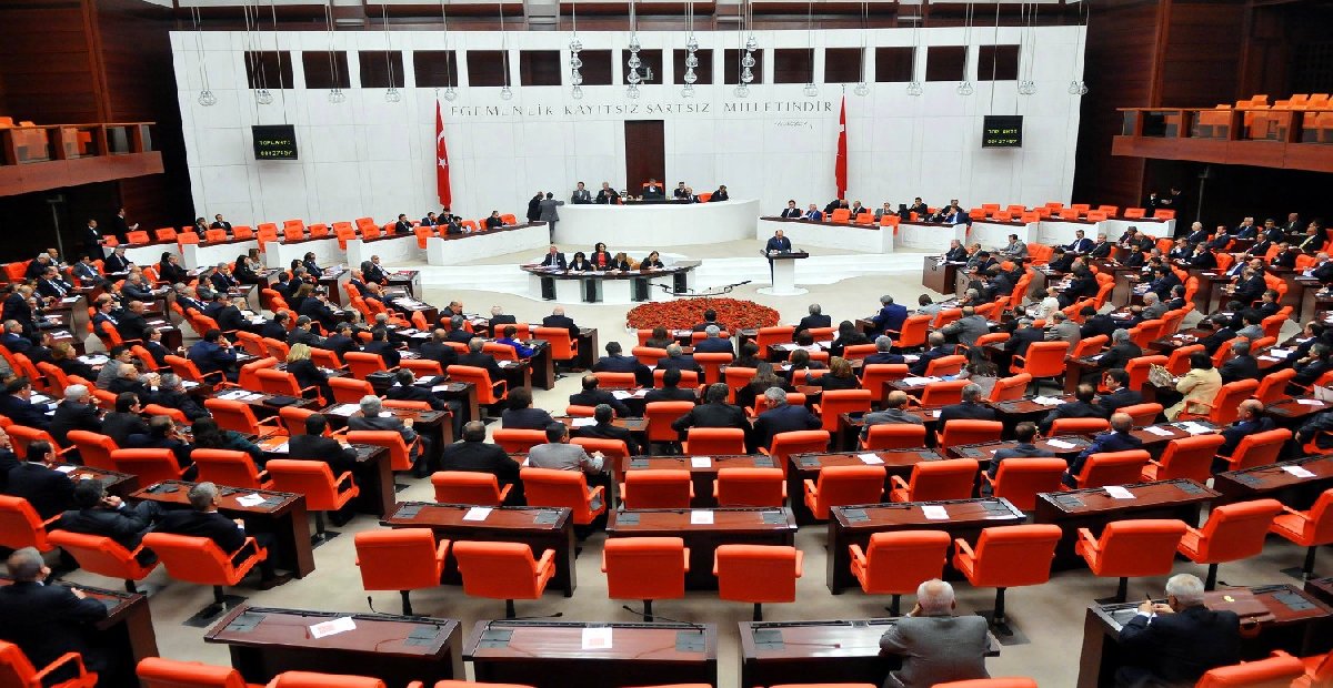 TBMM'ye Özgür Özel'in de aralarında olduğu yeni dokunulmazlık dosyaları sevk edildi