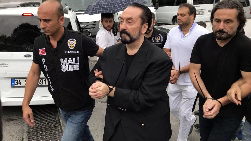 Adnan Oktar Davası'nda sekiz şüpheliye yakalama
