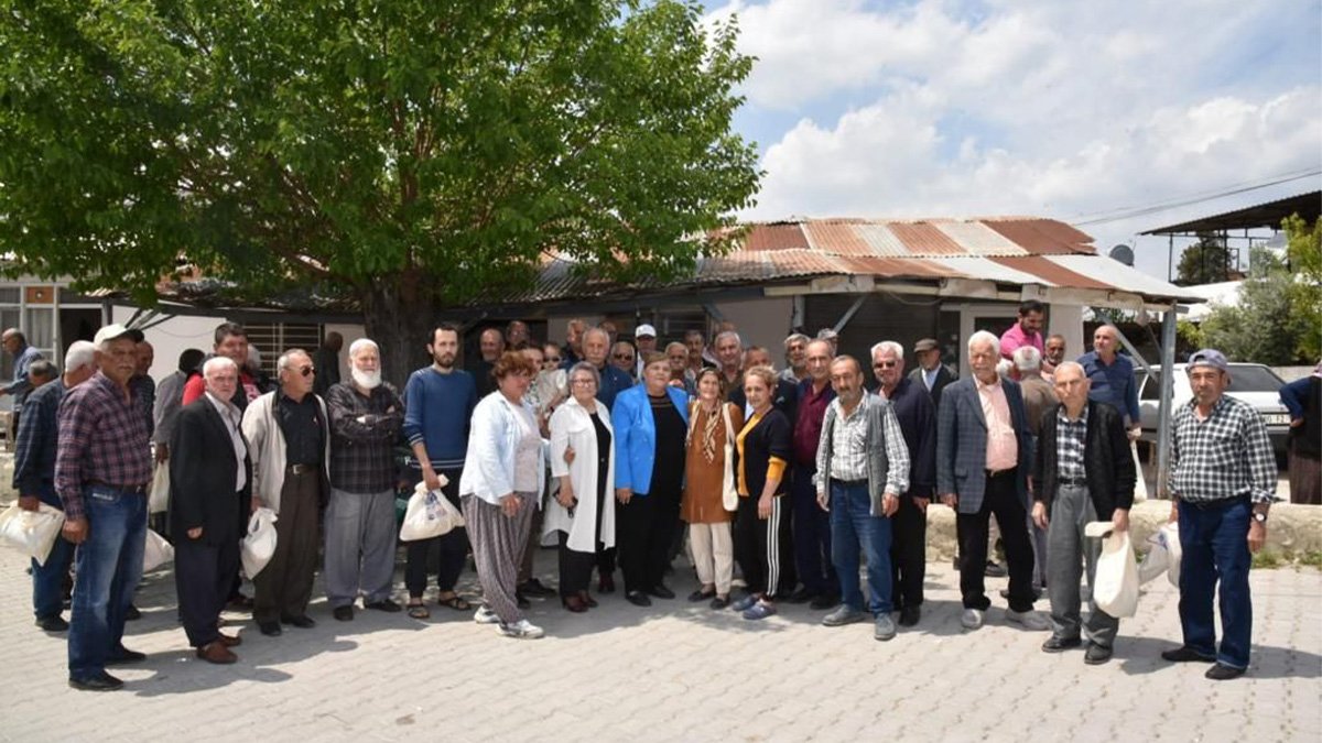 Başkan Hülya Erdem, sorun çözüyor, önerileri dinliyor