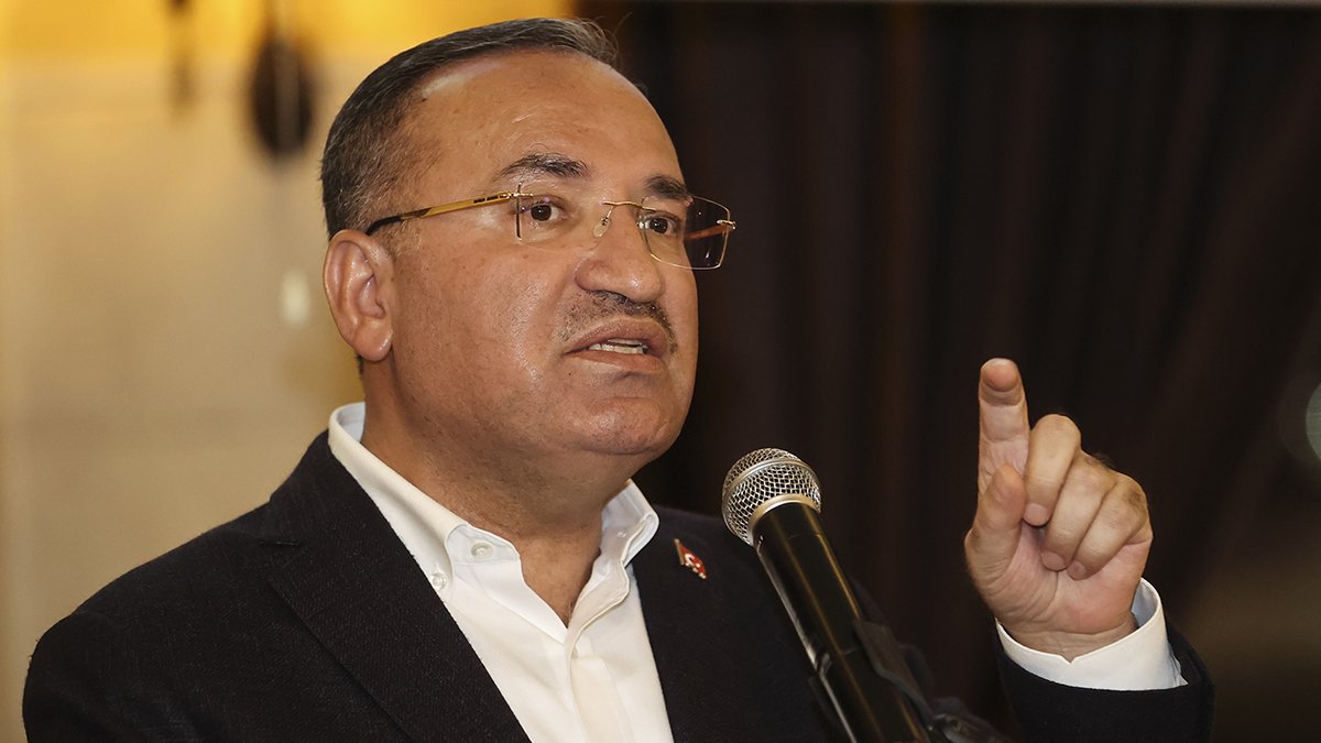 Bozdağ'dan tepki çeken 14 Mayıs kıyaslaması: Ya şampanya patlatanlar ya da secde edenler olacak