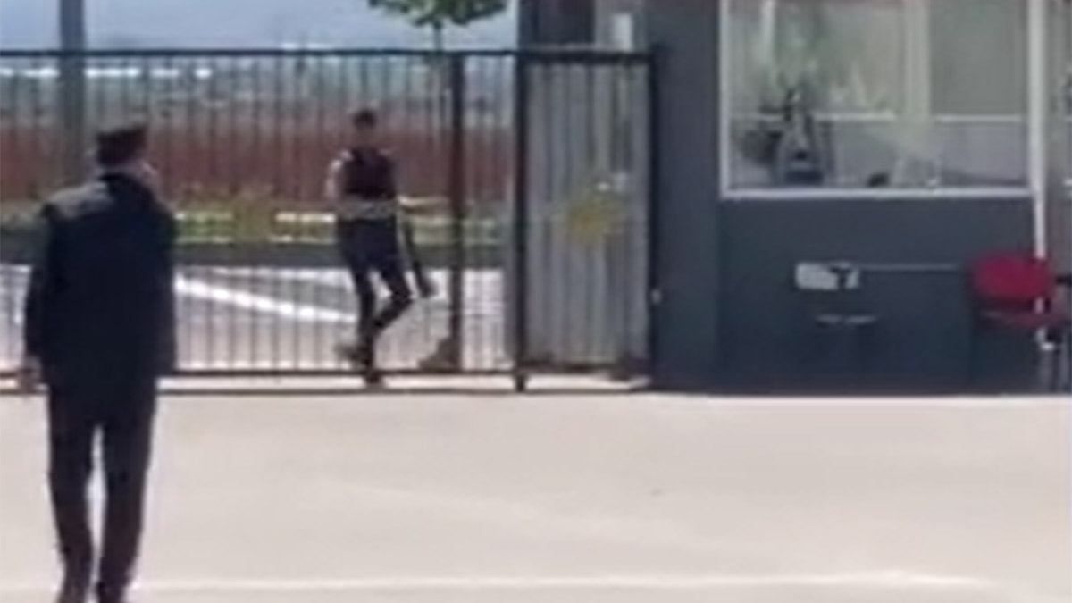 Şanlıurfa'da silahlı saldırı dehşeti! Lise öğrencisi pompalı tüfekle okulu bastı