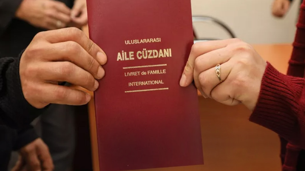AYM'den kadınlar için soyadı kararı: Dokuz ay sonra yürürlüğe girecek